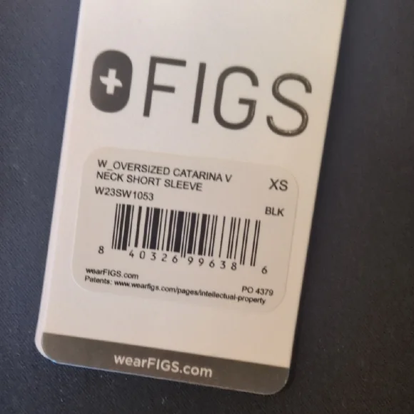 FIGS Catarina Oversized One Pocket Scrub Top - Picture 3 of 5